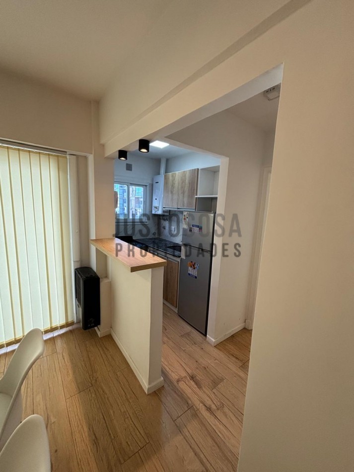 Venta Departamento reciclado dos ambientes con balcon saliente zona Aldrey