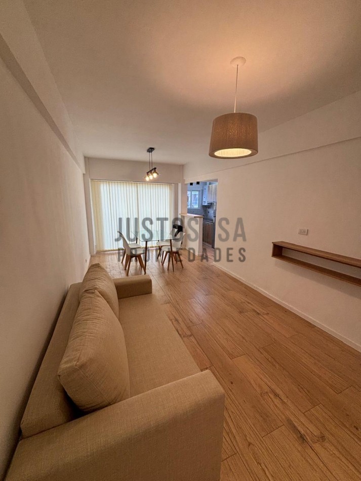 Venta Departamento reciclado dos ambientes con balcon saliente zona Aldrey