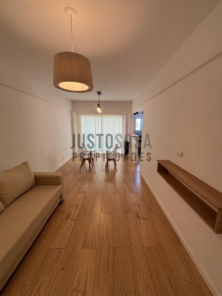 Venta Departamento reciclado dos ambientes con balcon saliente zona Aldrey