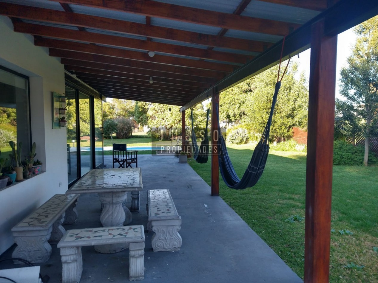 Casa con piscina en Barrio Privado Barrancas de San Benito