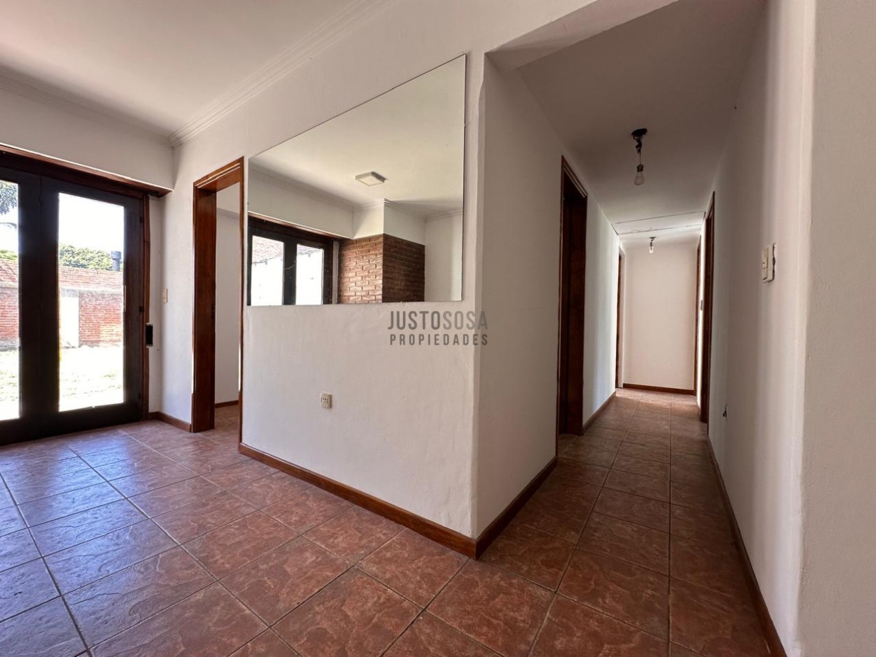 VENTA CASA 4 AMBIENTES CON PARQUE EN LOS PINARES