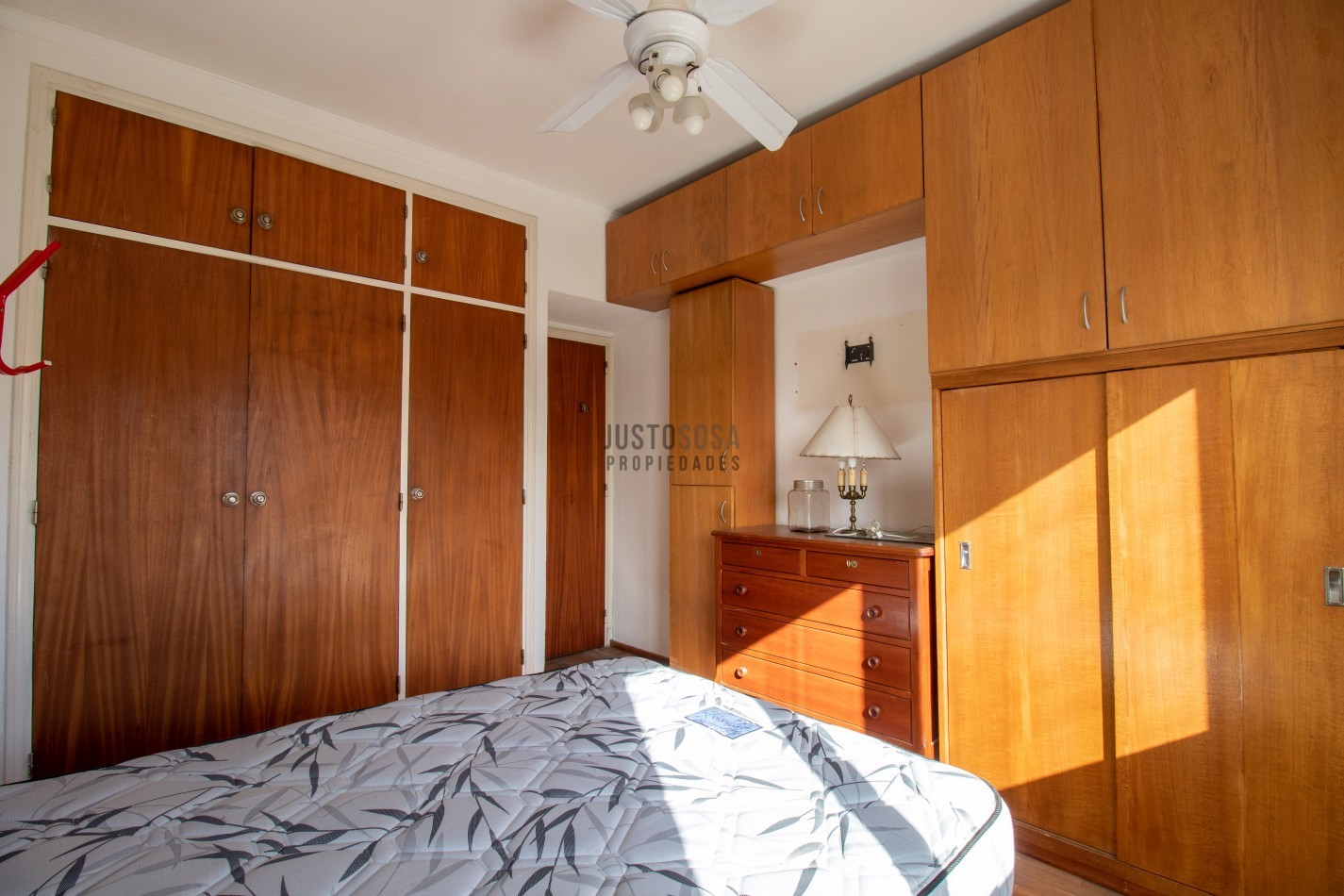 Venta departamento de dos ambientes con balcon. Centro.