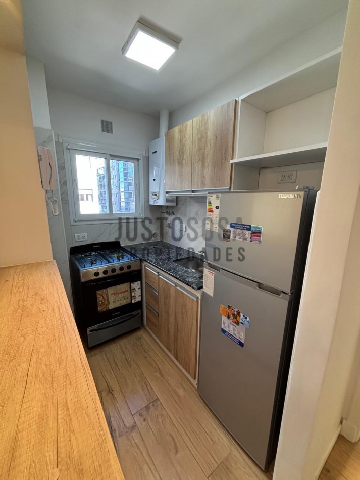 Venta Departamento reciclado dos ambientes con balcon saliente zona Aldrey