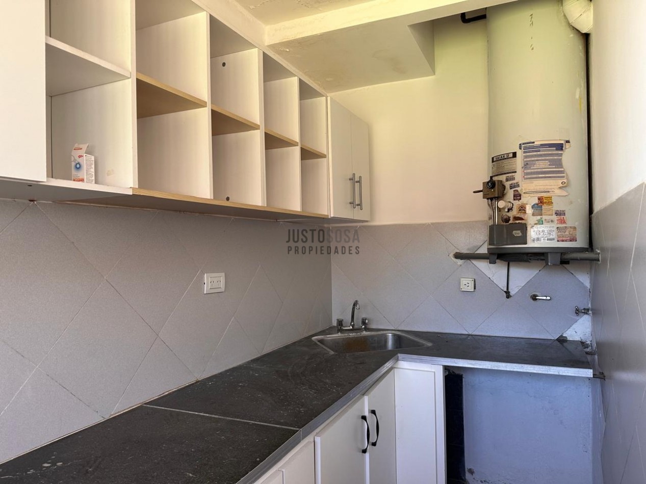 VENTA CASA 4 AMBIENTES CON PARQUE EN LOS PINARES