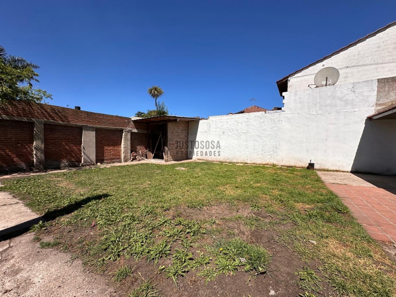 VENTA CASA 4 AMBIENTES CON PARQUE EN LOS PINARES