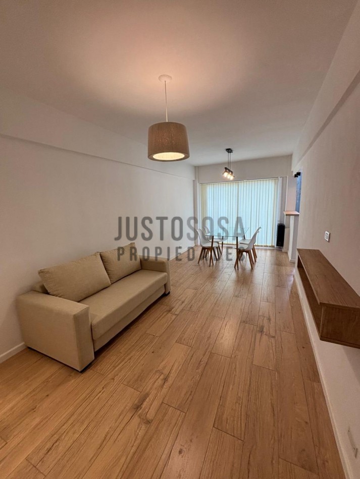 Venta Departamento reciclado dos ambientes con balcon saliente zona Aldrey