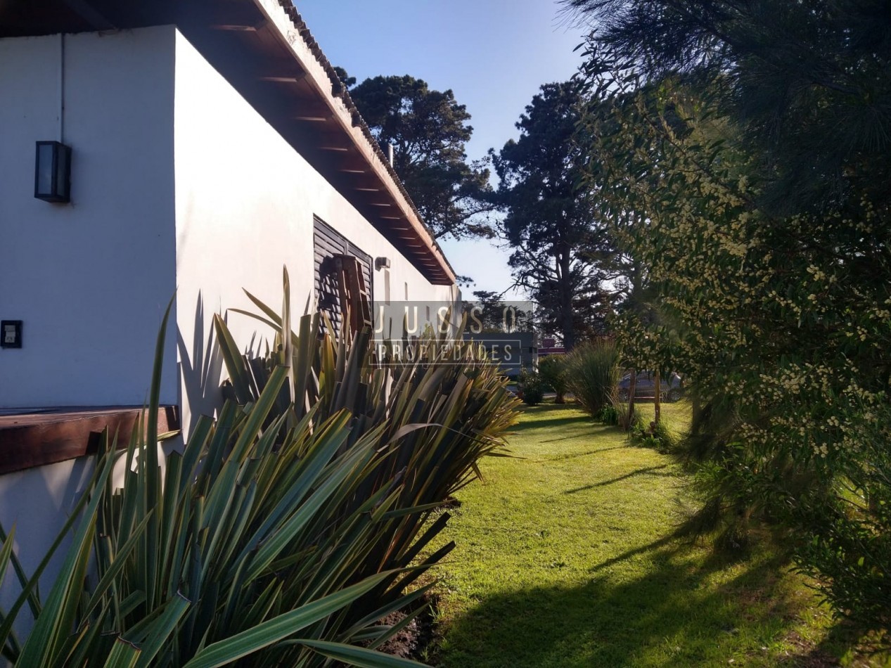 Casa con piscina en Barrio Privado Barrancas de San Benito