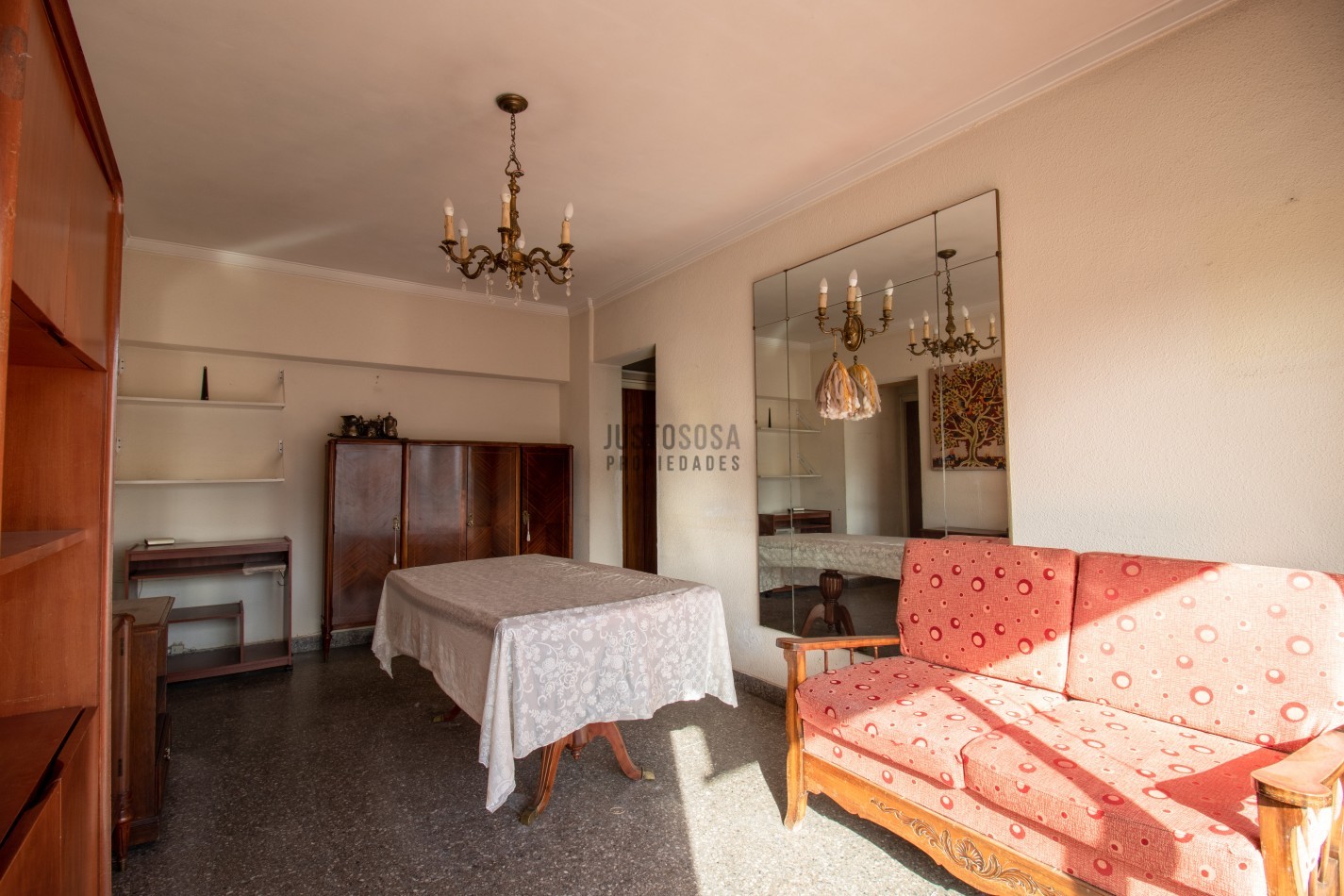 Venta departamento de dos ambientes con balcon. Centro.