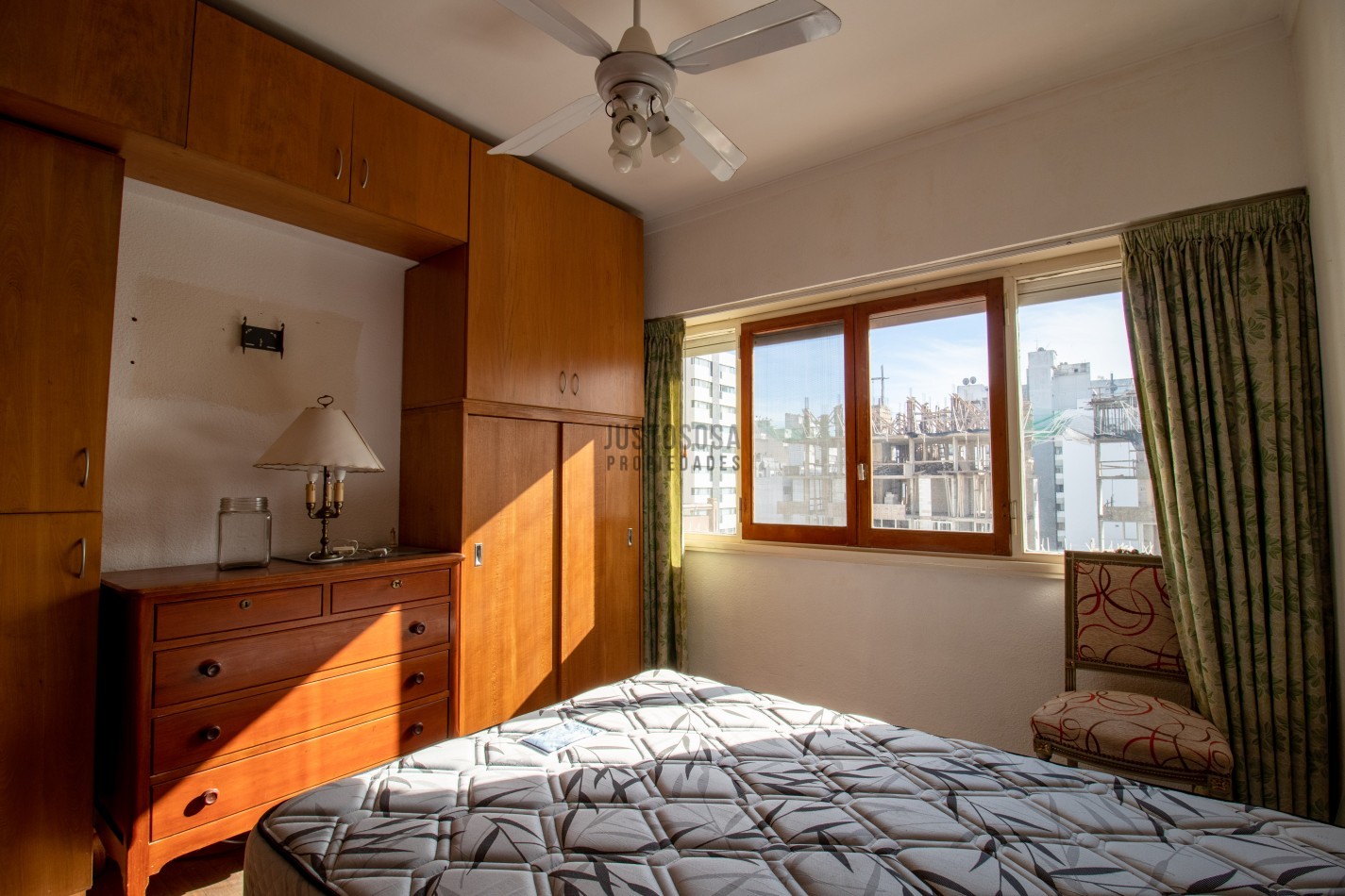 Venta departamento de dos ambientes con balcon. Centro.