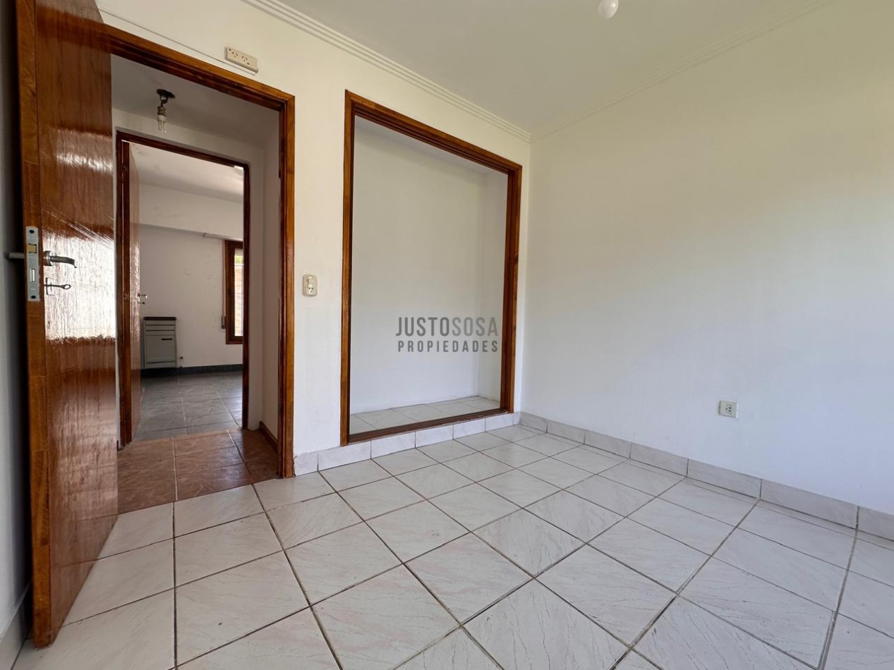 VENTA CASA 4 AMBIENTES CON PARQUE EN LOS PINARES