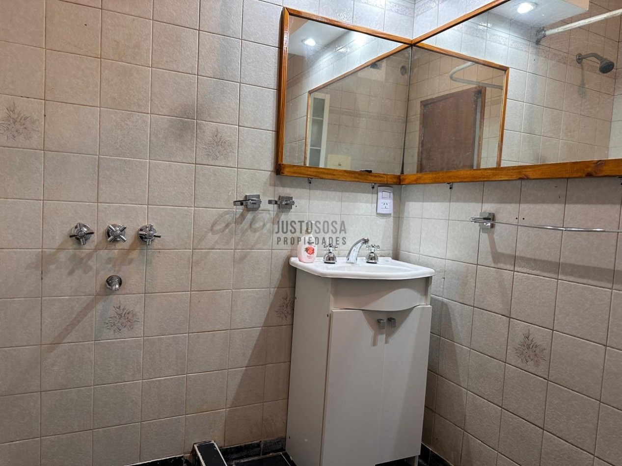 VENTA CASA 4 AMBIENTES CON PARQUE EN LOS PINARES