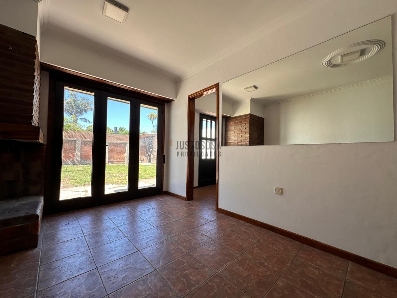 VENTA CASA 4 AMBIENTES CON PARQUE EN LOS PINARES