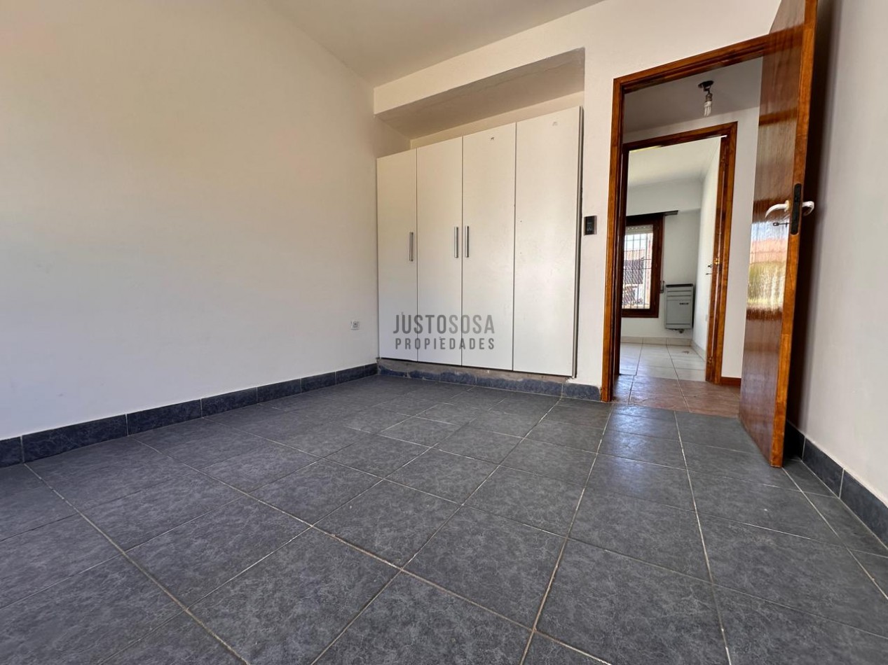 VENTA CASA 4 AMBIENTES CON PARQUE EN LOS PINARES