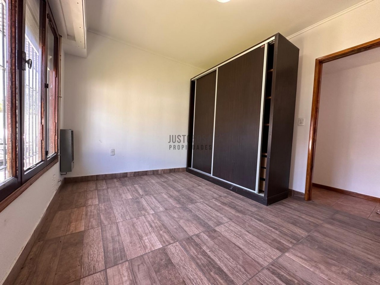 VENTA CASA 4 AMBIENTES CON PARQUE EN LOS PINARES