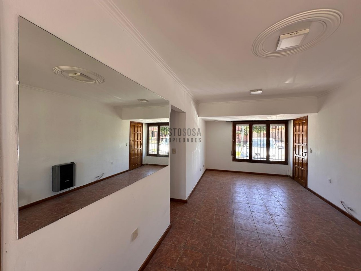 VENTA CASA 4 AMBIENTES CON PARQUE EN LOS PINARES