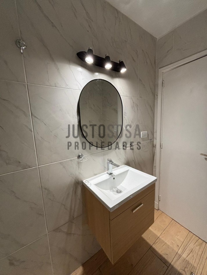Venta Departamento reciclado dos ambientes con balcon saliente zona Aldrey
