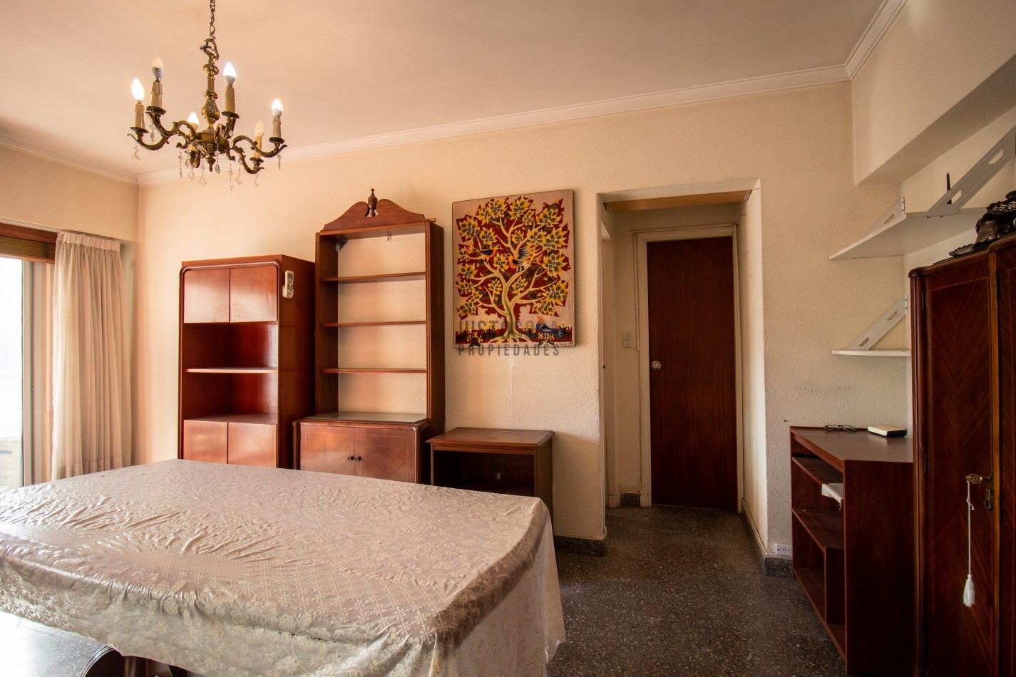 Venta departamento de dos ambientes con balcon. Centro.