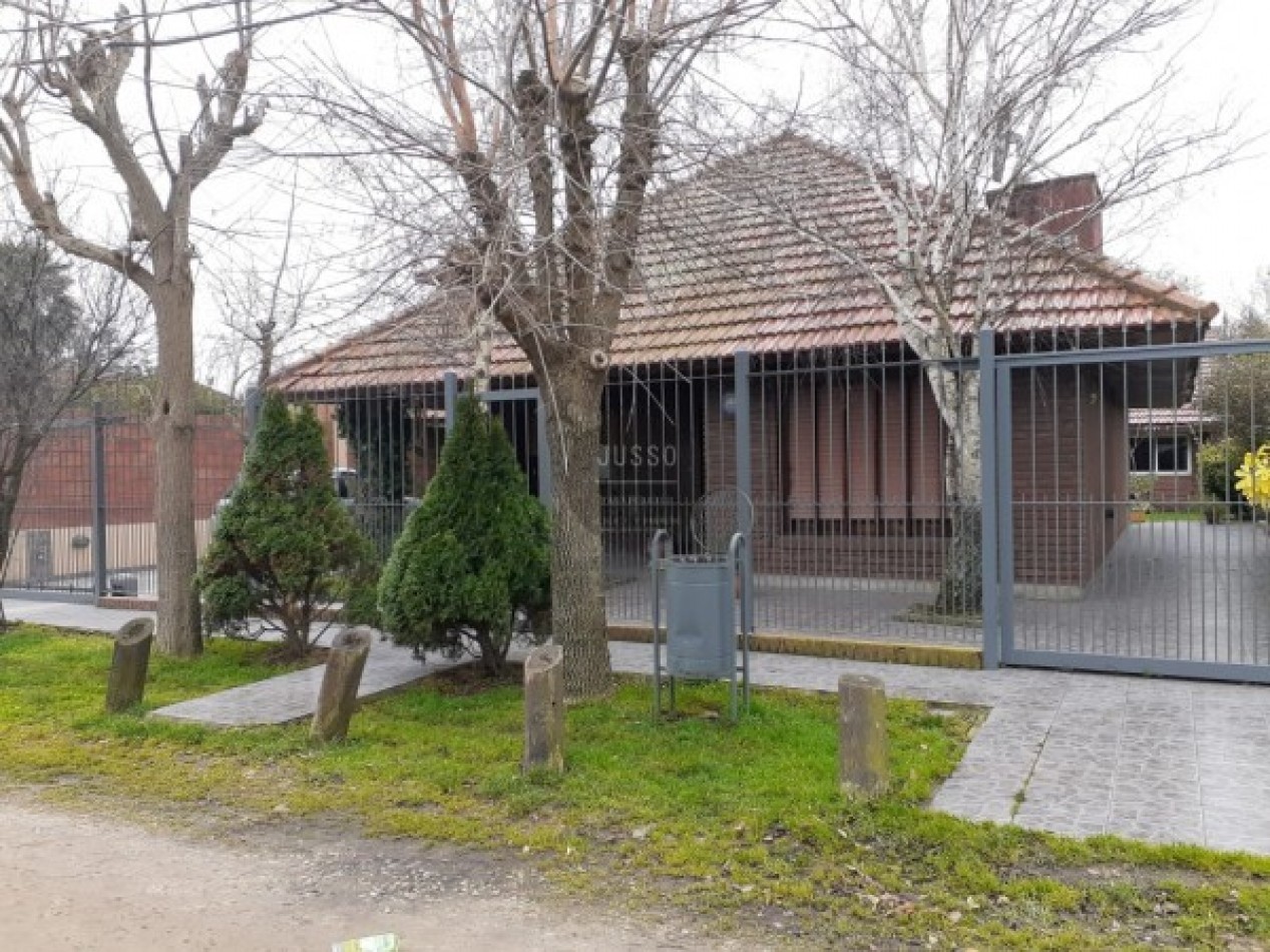 CASA 5 AMBIENTES CON PARQUE Y QUINCHO - BARRIO JARDIN PERALTA RAMOS