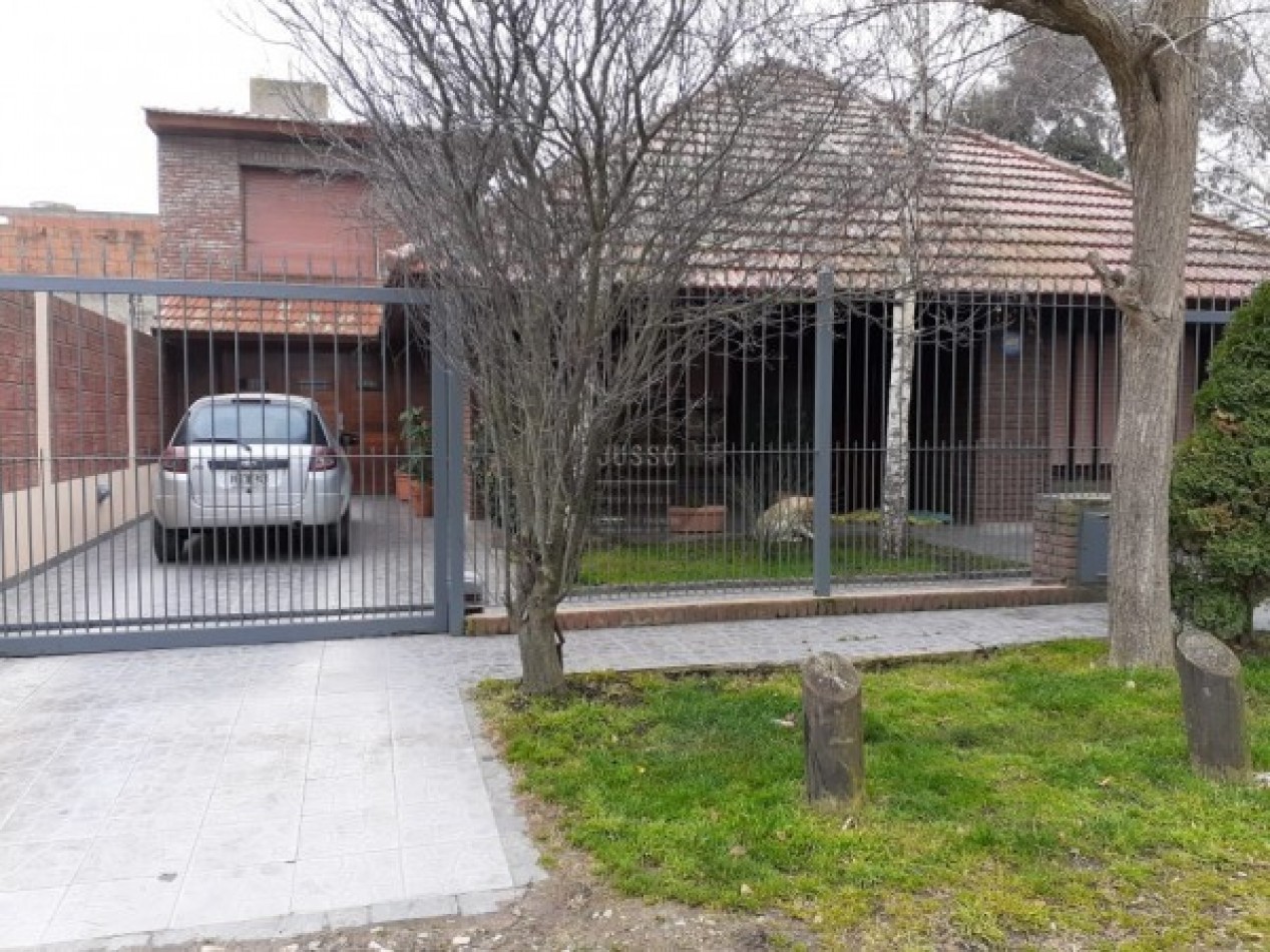 CASA 5 AMBIENTES CON PARQUE Y QUINCHO - BARRIO JARDIN PERALTA RAMOS