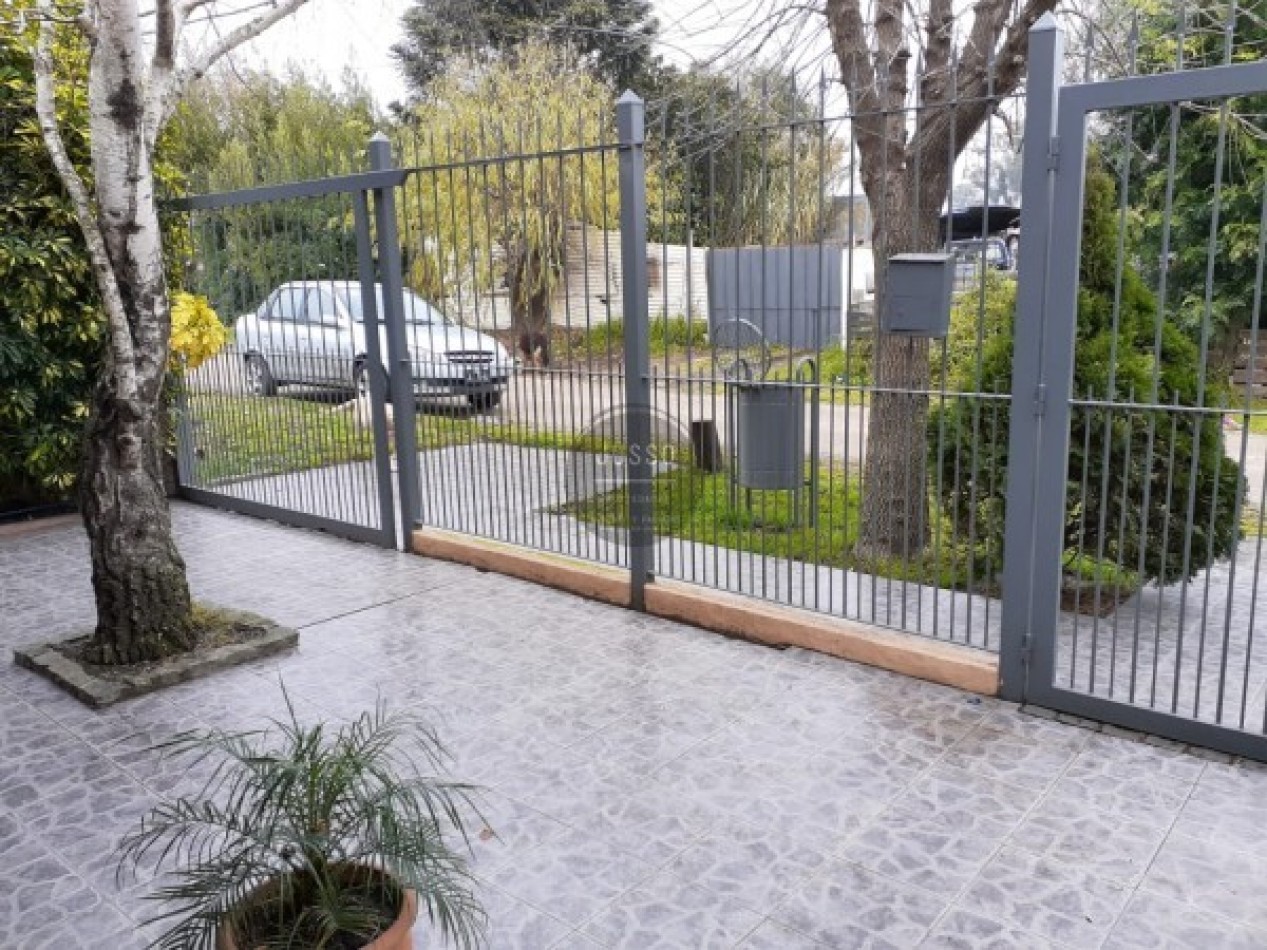 CASA 5 AMBIENTES CON PARQUE Y QUINCHO - BARRIO JARDIN PERALTA RAMOS