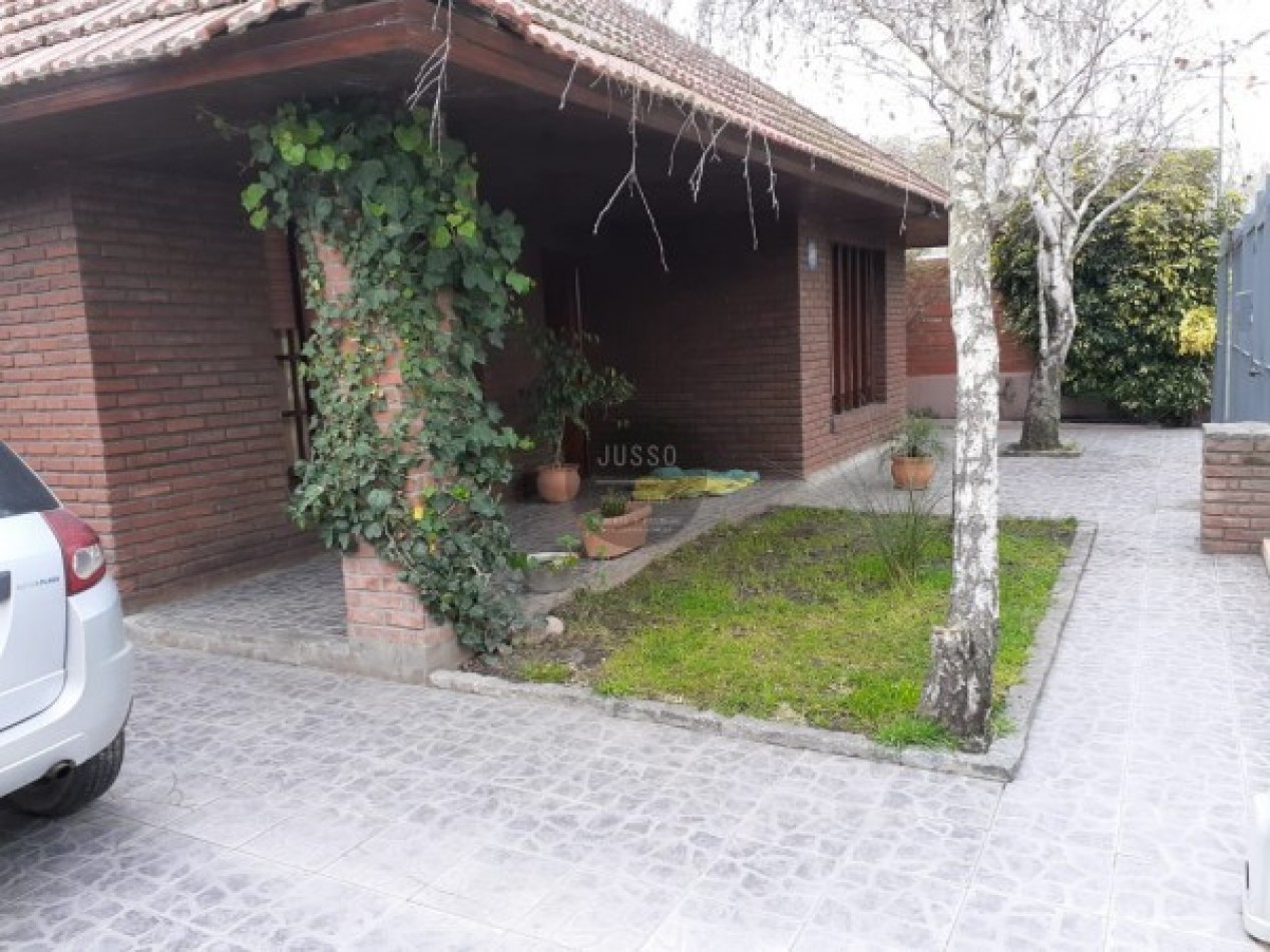 CASA 5 AMBIENTES CON PARQUE Y QUINCHO - BARRIO JARDIN PERALTA RAMOS