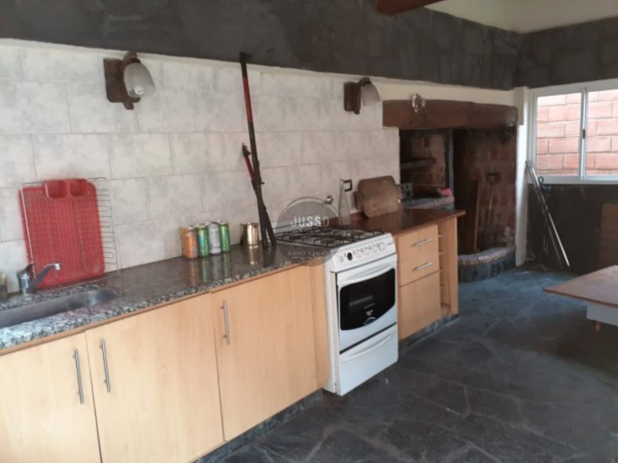 CASA 5 AMBIENTES CON PARQUE Y QUINCHO - BARRIO JARDIN PERALTA RAMOS
