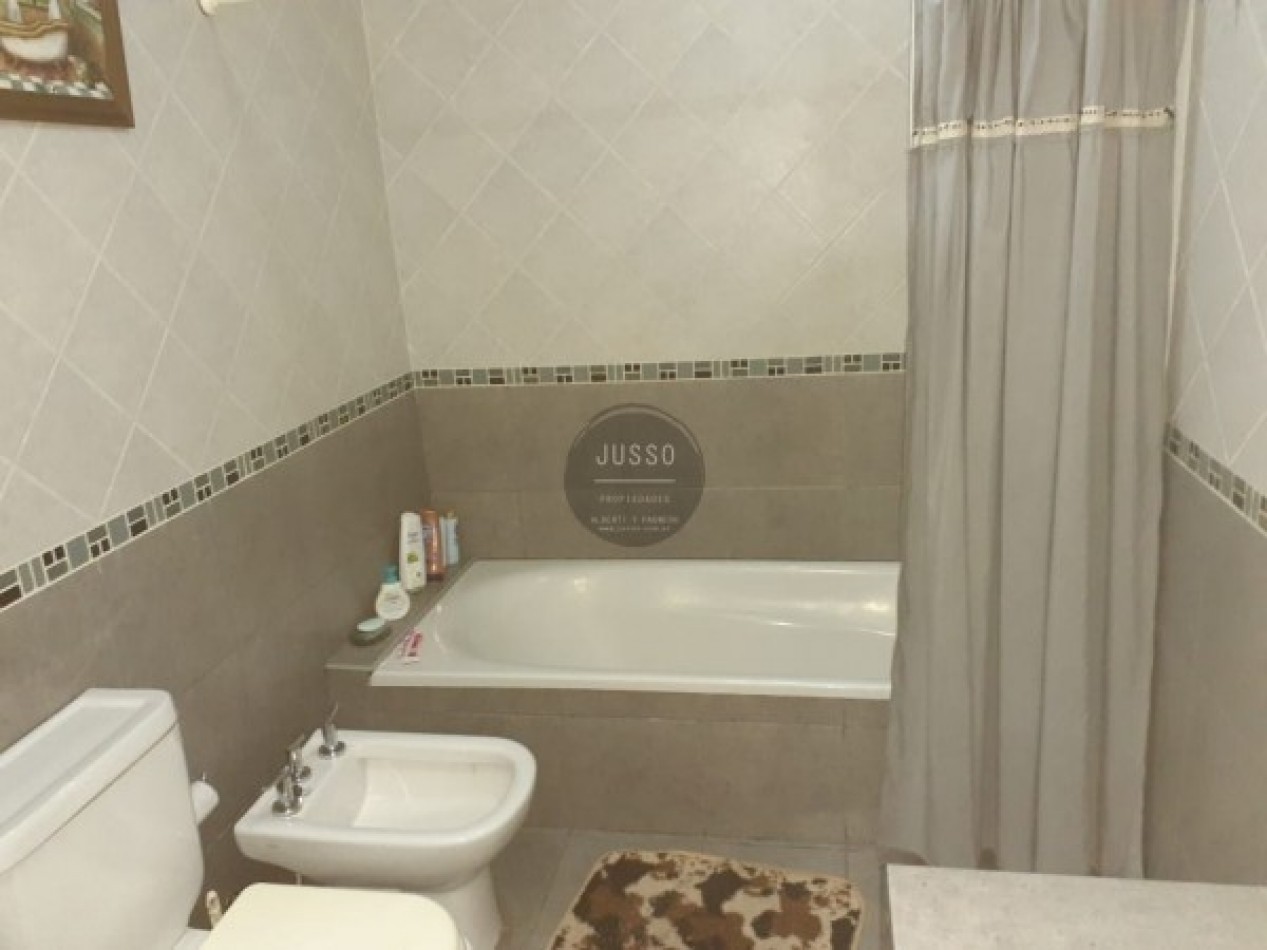 CASA 5 AMBIENTES CON PARQUE Y QUINCHO - BARRIO JARDIN PERALTA RAMOS
