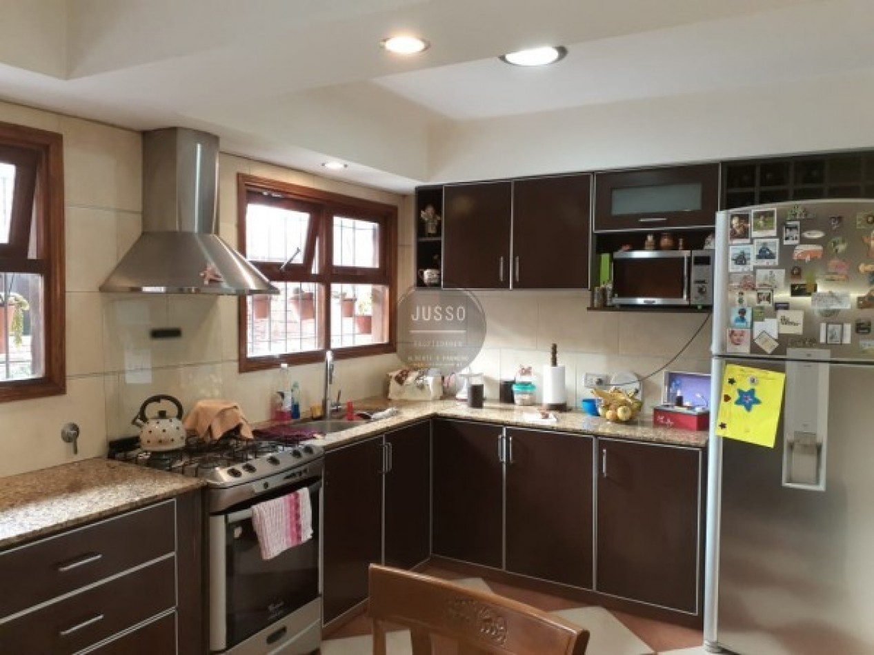 CASA 5 AMBIENTES CON PARQUE Y QUINCHO - BARRIO JARDIN PERALTA RAMOS