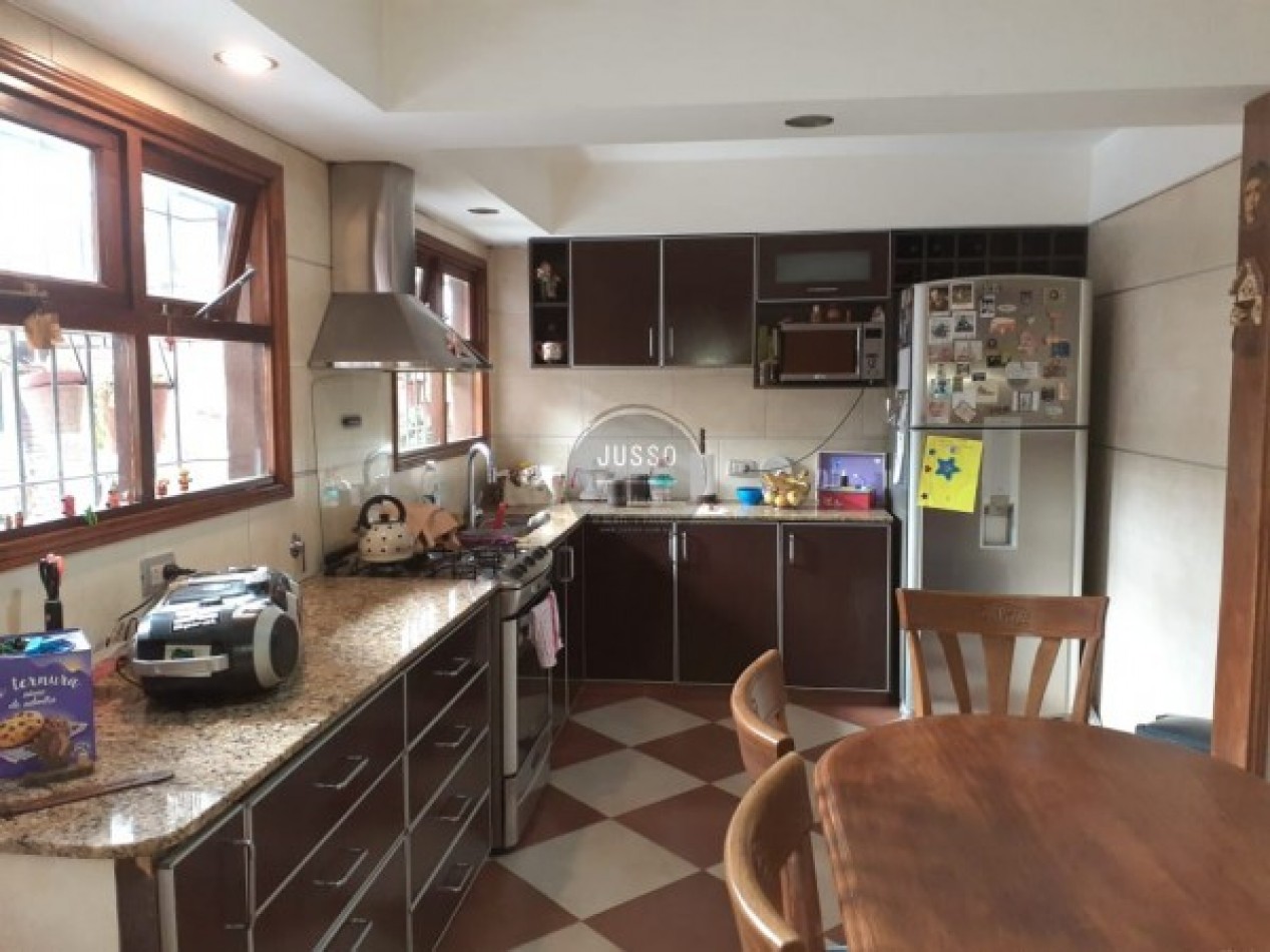 CASA 5 AMBIENTES CON PARQUE Y QUINCHO - BARRIO JARDIN PERALTA RAMOS