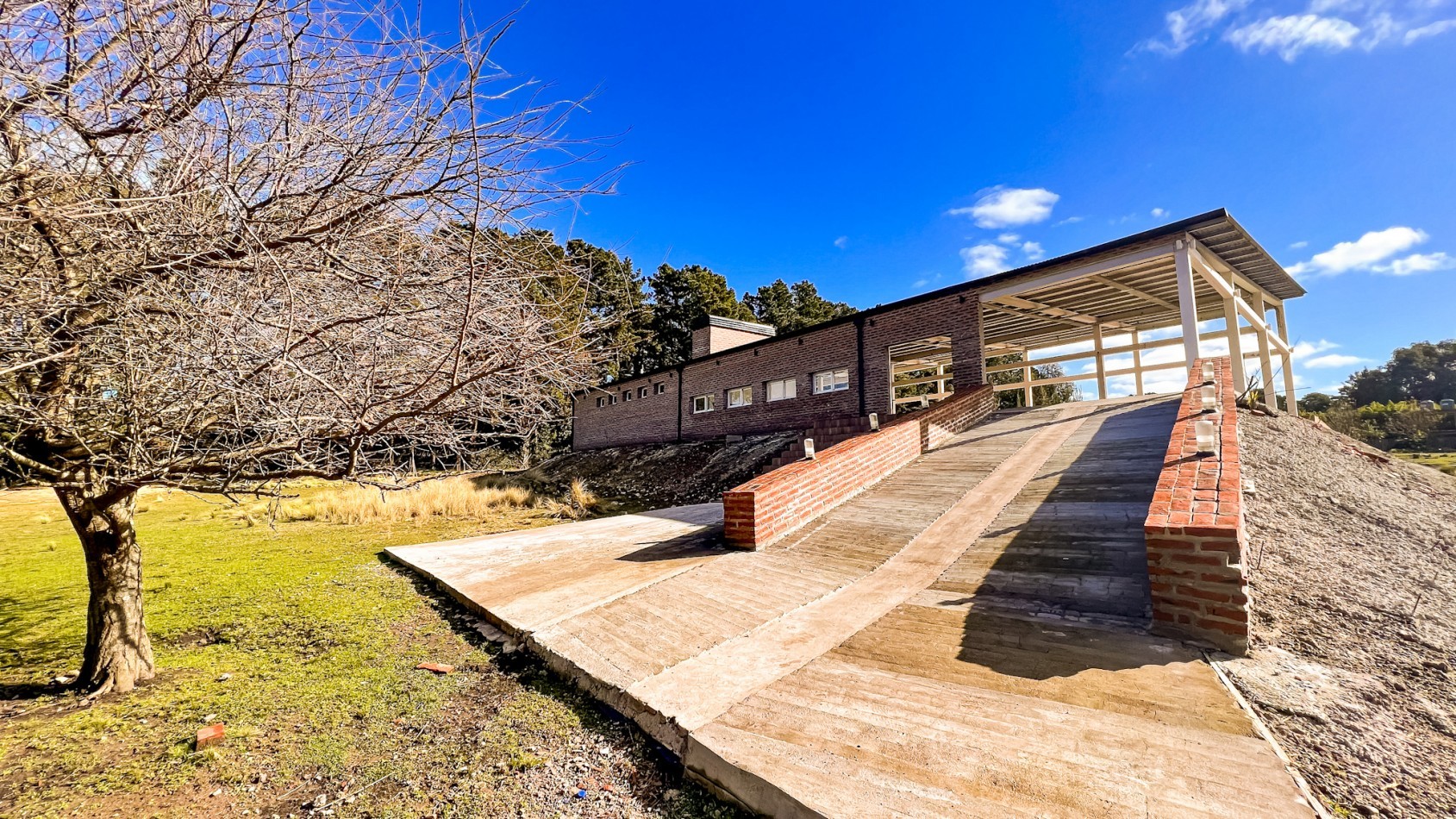 Casa quinta + Salon de Fiestas - una hectarea en Sierra de los Padres