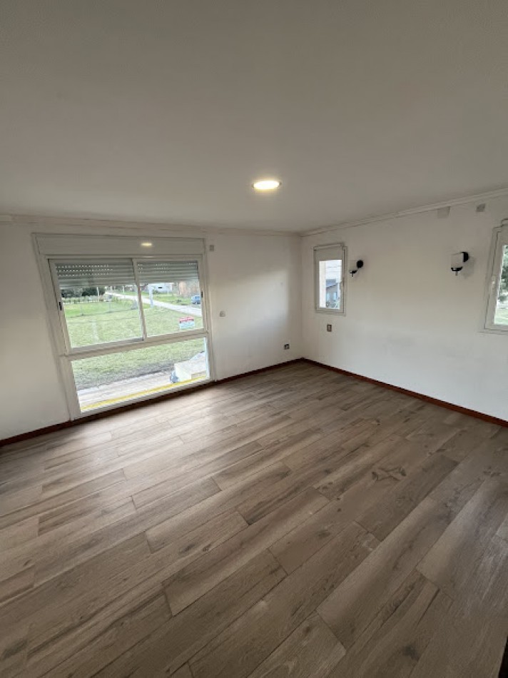   Casa Moderna 3 Amb Amplios sobre 540 m2  SANTA ELENA 