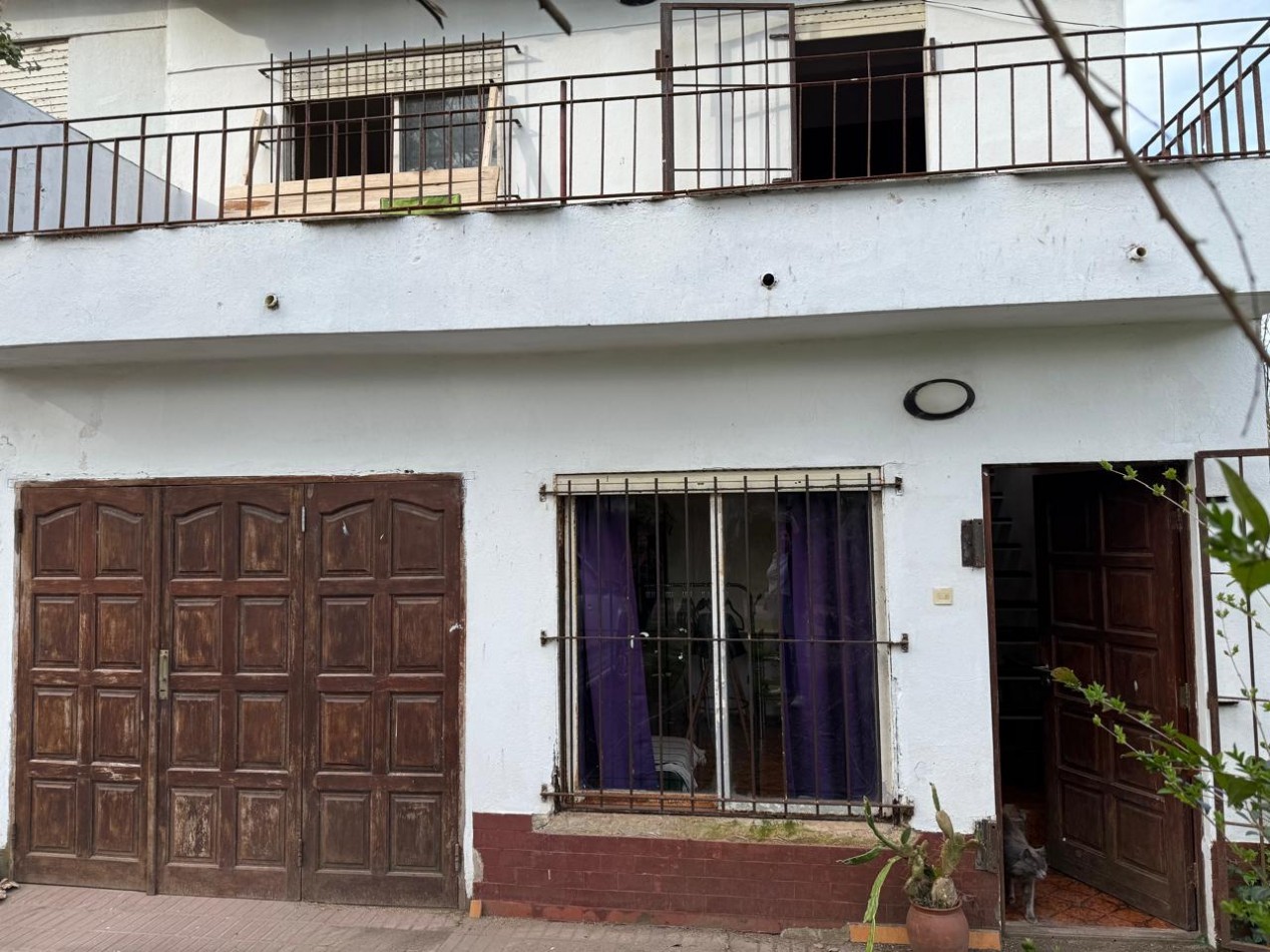 PH EN SAN EDUARDO DE CHAPADMALAL ESTADO ORIGINAL CON COCHERA Y BALCON AL FRENTE 