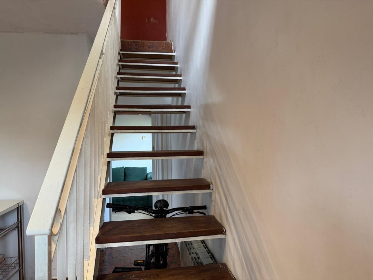 PH EN SAN EDUARDO DE CHAPADMALAL ESTADO ORIGINAL CON COCHERA Y BALCON AL FRENTE 