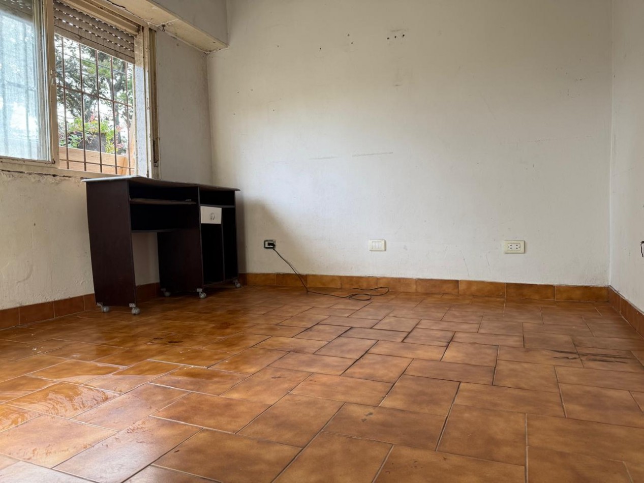 PH EN SAN EDUARDO DE CHAPADMALAL ESTADO ORIGINAL CON COCHERA Y BALCON AL FRENTE 