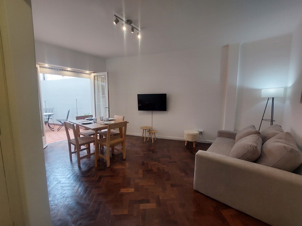 Depto. temporario de dos ambientes con patio para 2 personas. Varese.