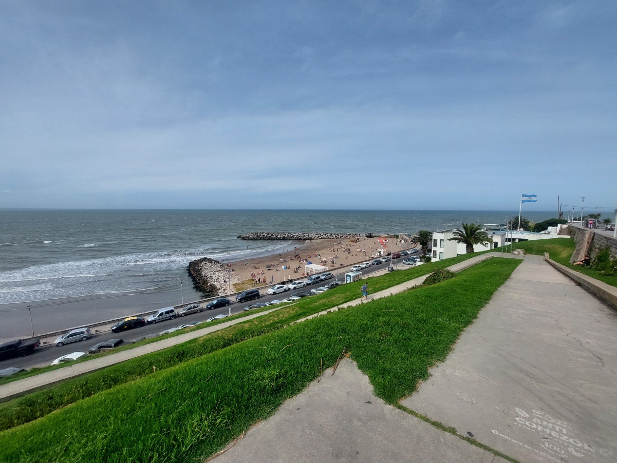 Depto. temporario de dos ambientes con patio para 2 personas. Varese.