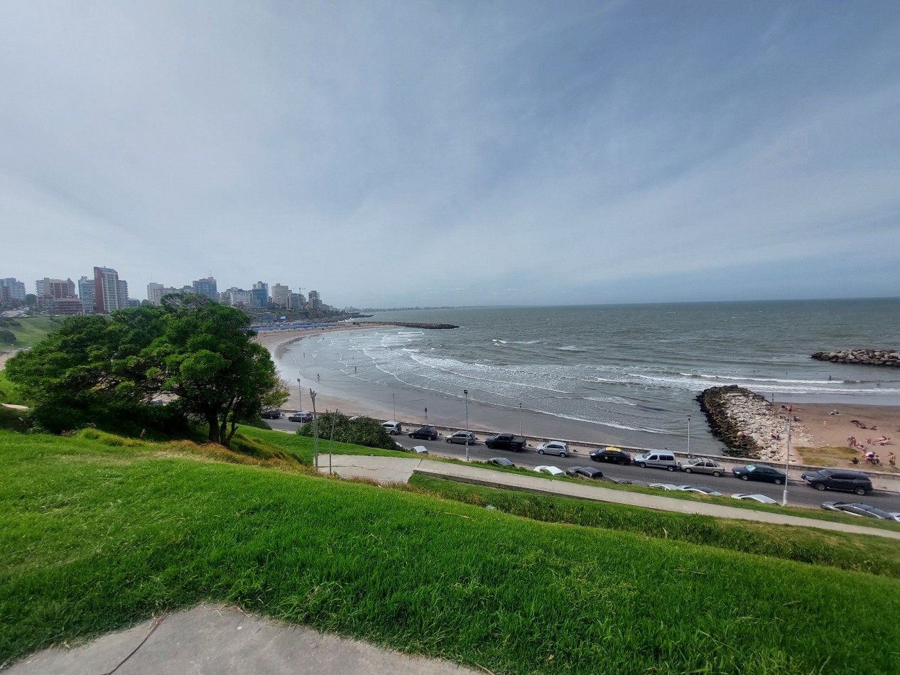 Depto. temporario de dos ambientes con patio para 2 personas. Varese.