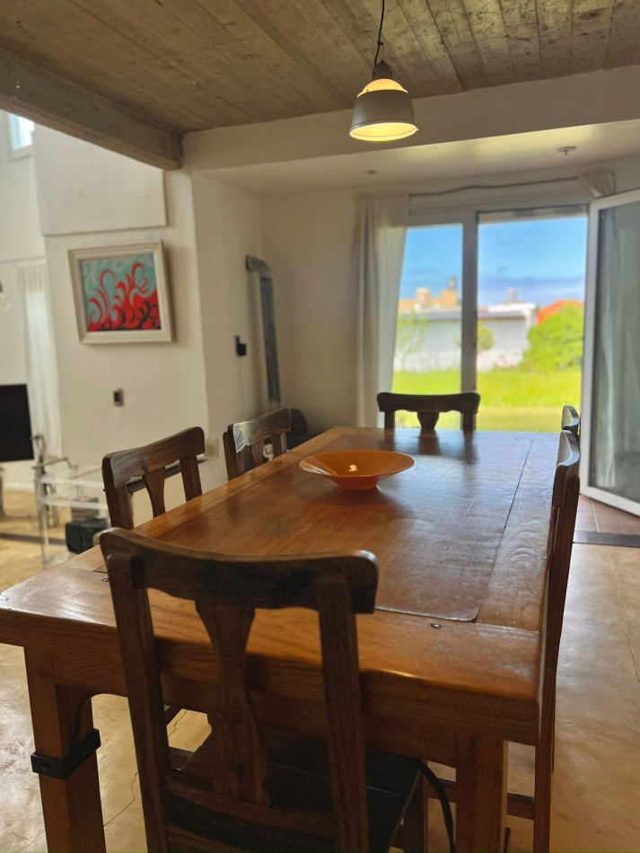 ALQUILER CASA A 150 METROS DEL MAR-