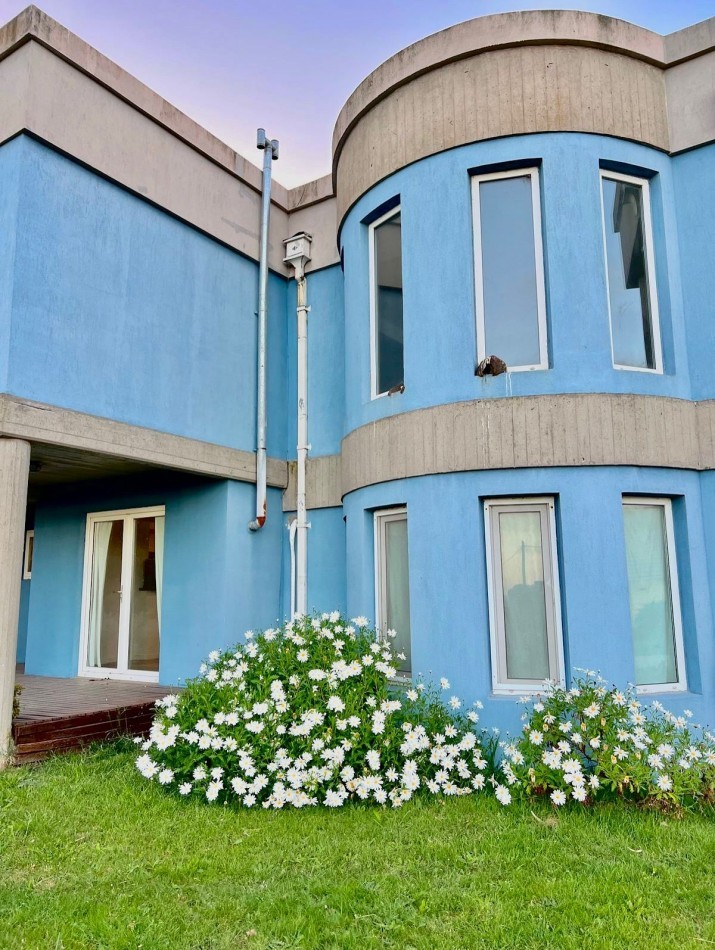 ALQUILER CASA A 150 METROS DEL MAR-