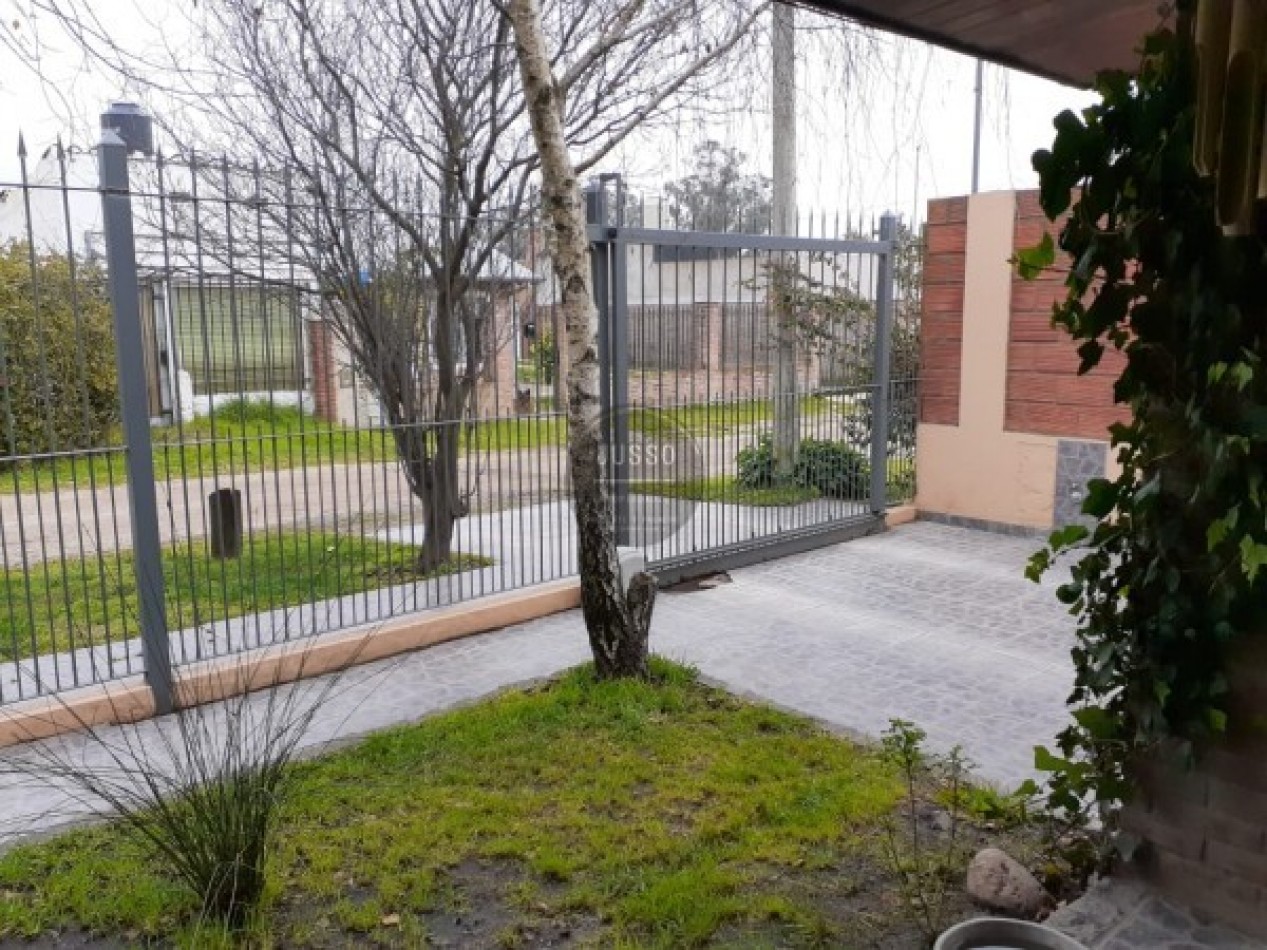 CASA 5 AMBIENTES CON PARQUE Y QUINCHO - BARRIO JARDIN PERALTA RAMOS-APTA CREDITO