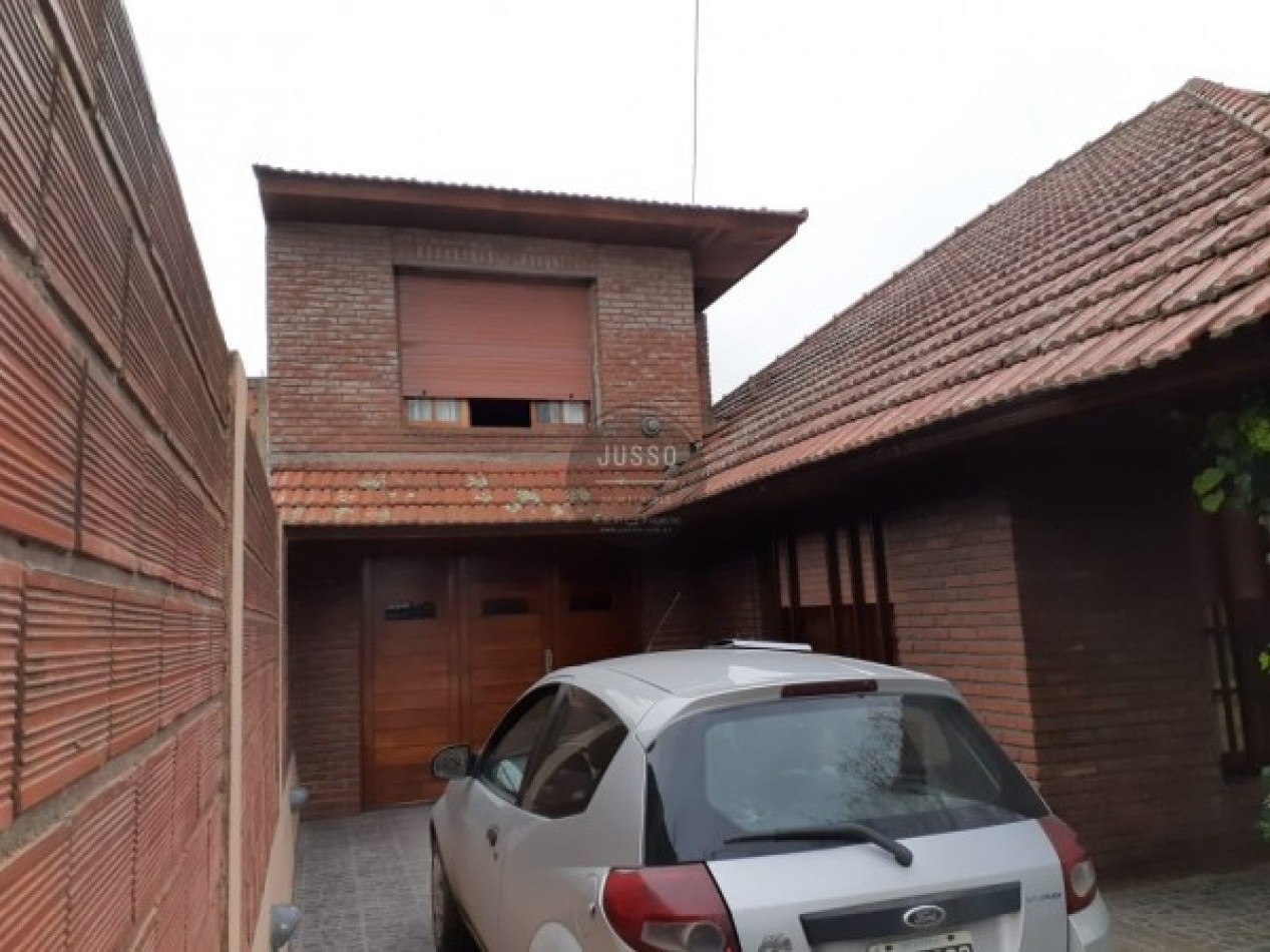 CASA 5 AMBIENTES CON PARQUE Y QUINCHO - BARRIO JARDIN PERALTA RAMOS-APTA CREDITO
