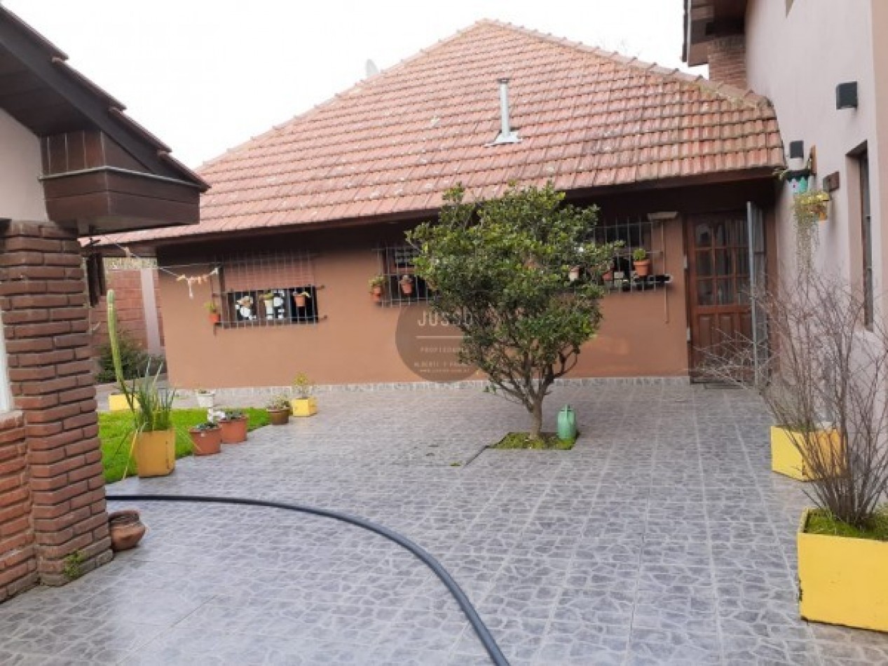 CASA 5 AMBIENTES CON PARQUE Y QUINCHO - BARRIO JARDIN PERALTA RAMOS-APTA CREDITO