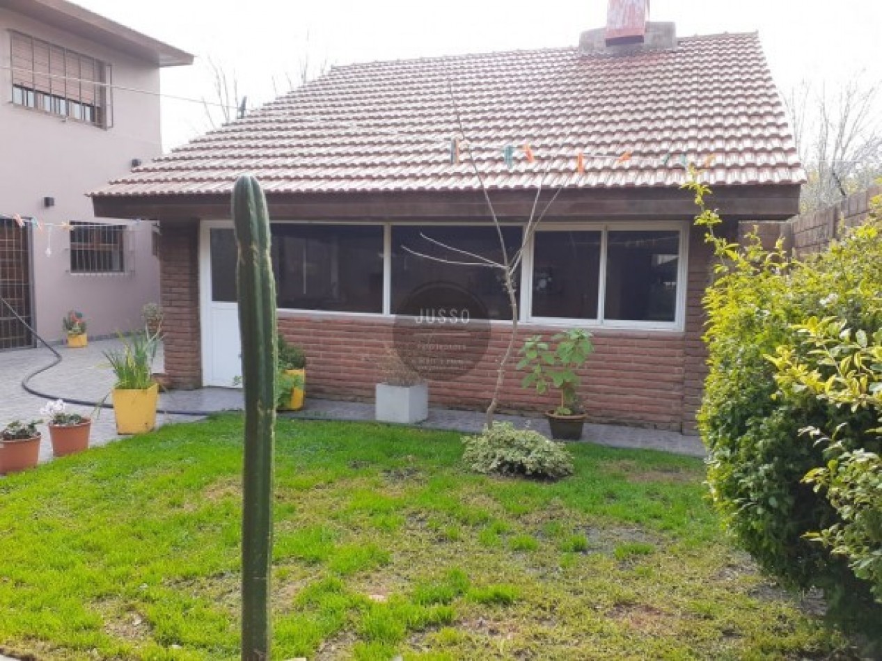 CASA 5 AMBIENTES CON PARQUE Y QUINCHO - BARRIO JARDIN PERALTA RAMOS-APTA CREDITO