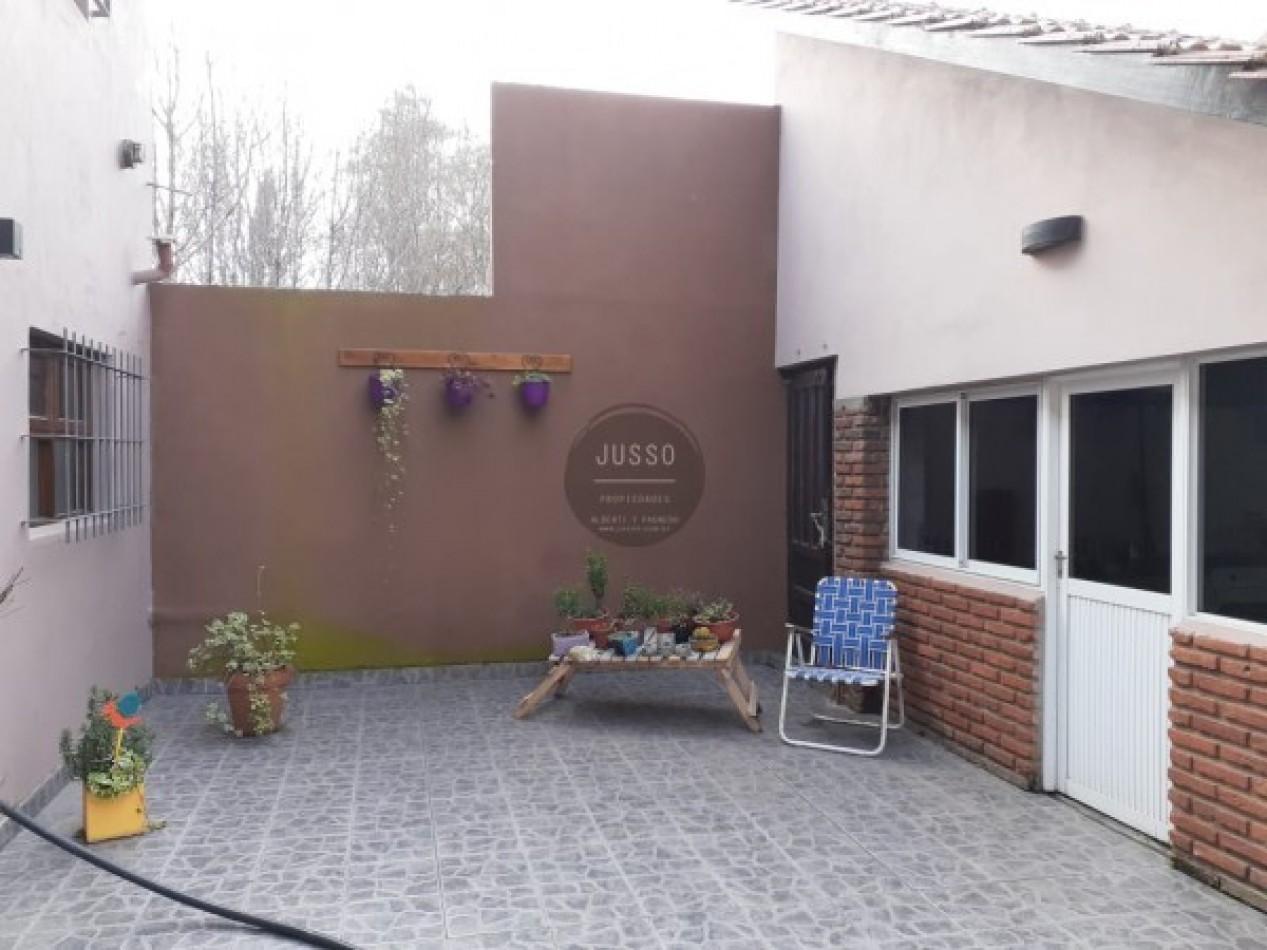 CASA 5 AMBIENTES CON PARQUE Y QUINCHO - BARRIO JARDIN PERALTA RAMOS-APTA CREDITO