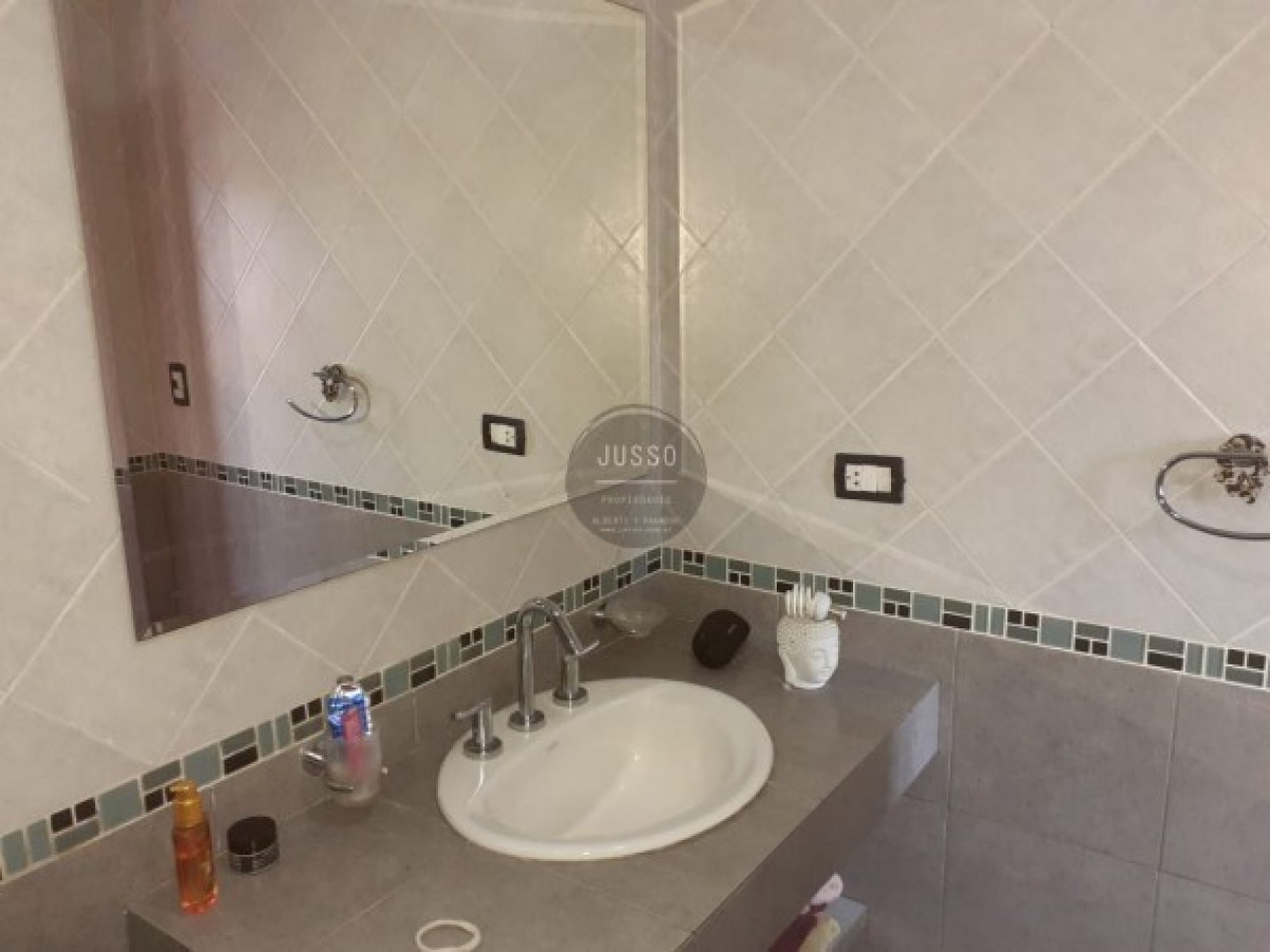 CASA 5 AMBIENTES CON PARQUE Y QUINCHO - BARRIO JARDIN PERALTA RAMOS-APTA CREDITO