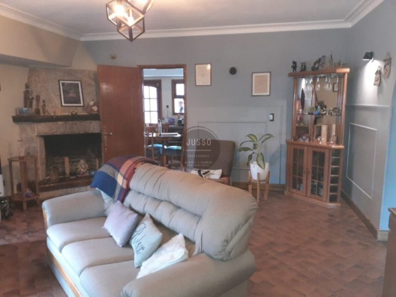 CASA 5 AMBIENTES CON PARQUE Y QUINCHO - BARRIO JARDIN PERALTA RAMOS-APTA CREDITO