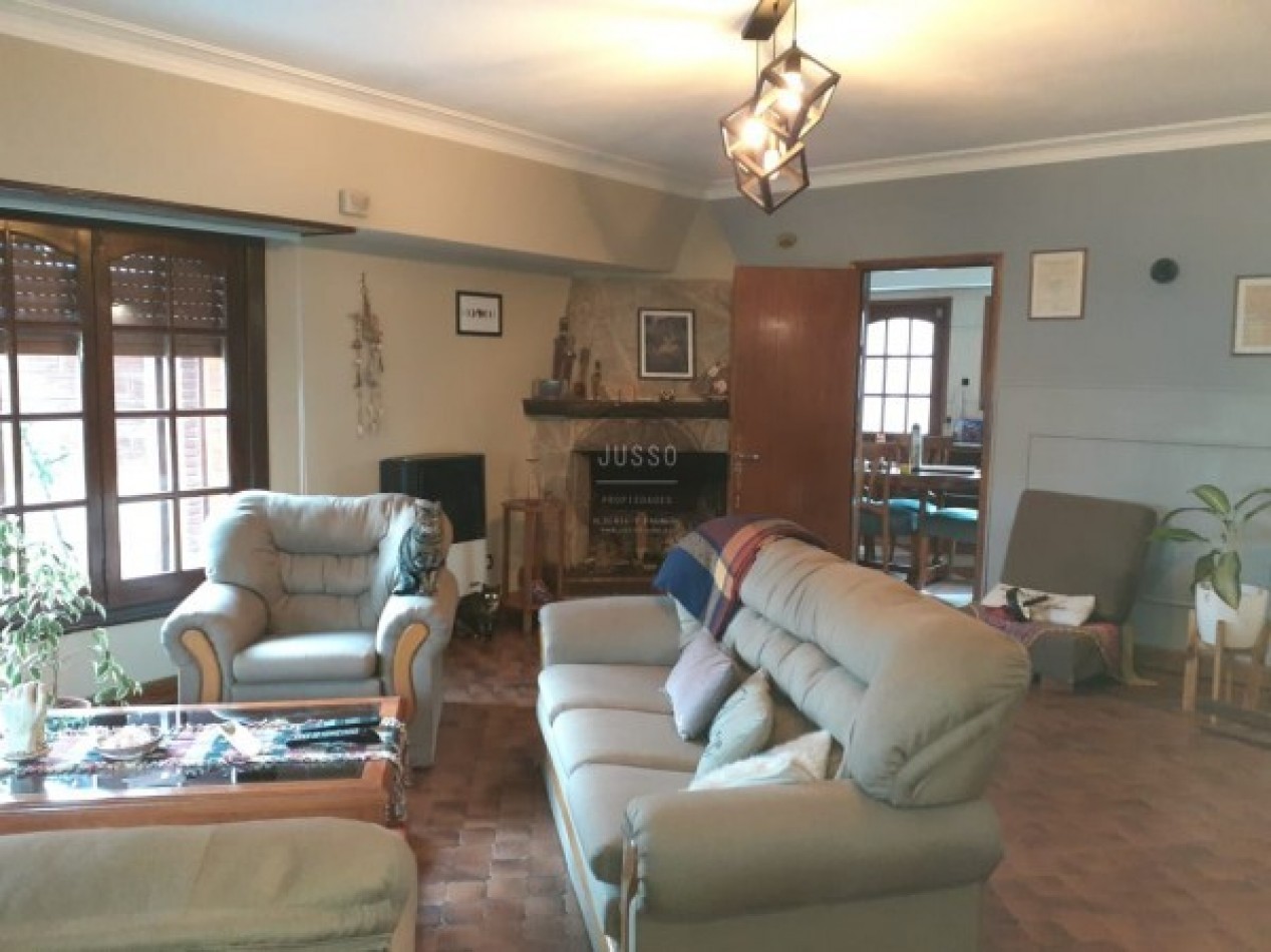 CASA 5 AMBIENTES CON PARQUE Y QUINCHO - BARRIO JARDIN PERALTA RAMOS-APTA CREDITO