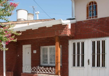 Venta hermoso ph de 4 ambientes, a la calle, patio y garage