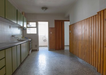 venta departamento de 4 ambientes con dependencia y cochera