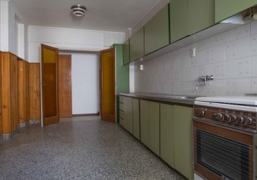 venta departamento de 4 ambientes con dependencia y cochera